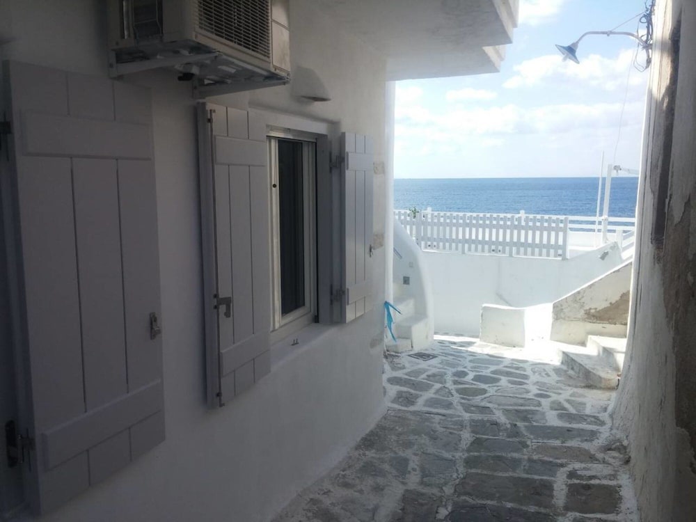 Portes View Traditional House view 3