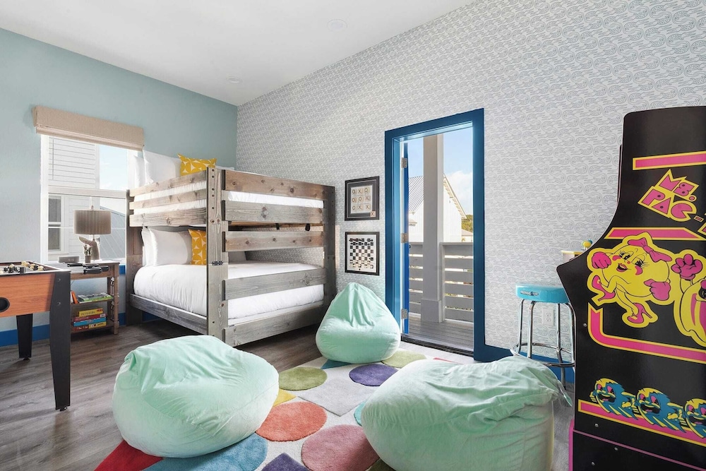 Sleeps 18! 7bdr, Backyard Pool, Walk to Beach Miramar Beach Jewel by Avantstay