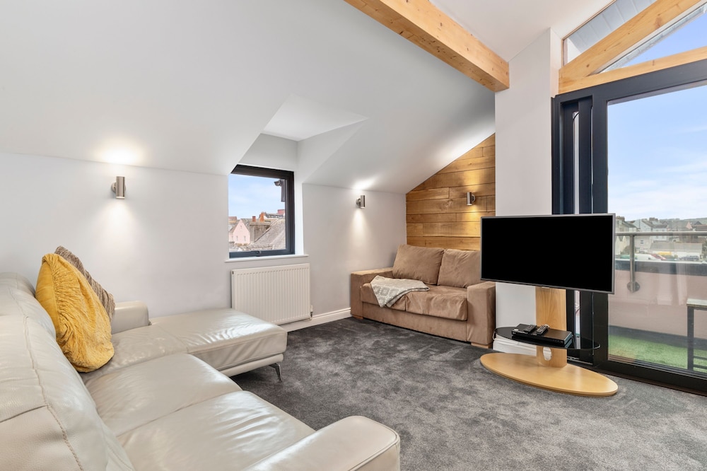 Billycan Penthouse - Tenby Town Centre