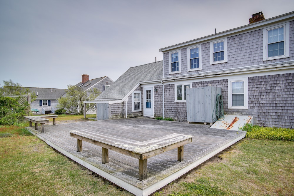 Walk to Beach: Chatham Getaway w/ Sunroom!