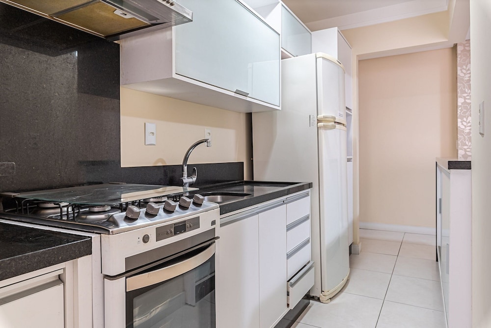 Sea View apt 130m From the Beach in BC Erg605