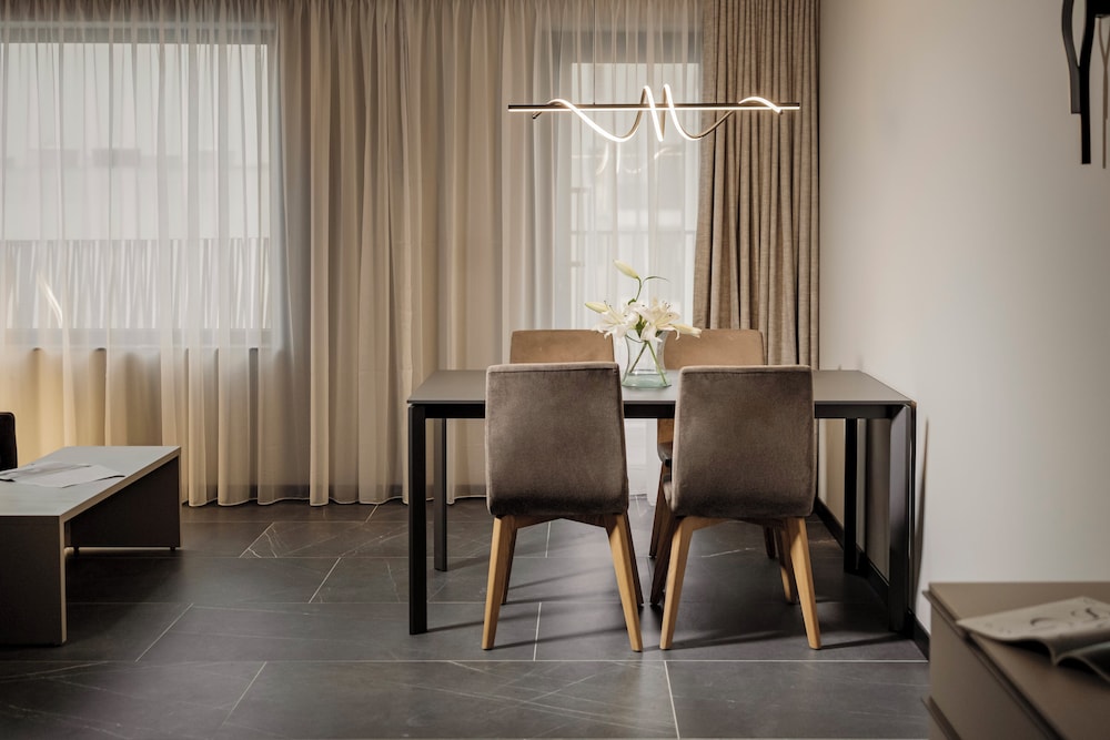 Isabella Suites