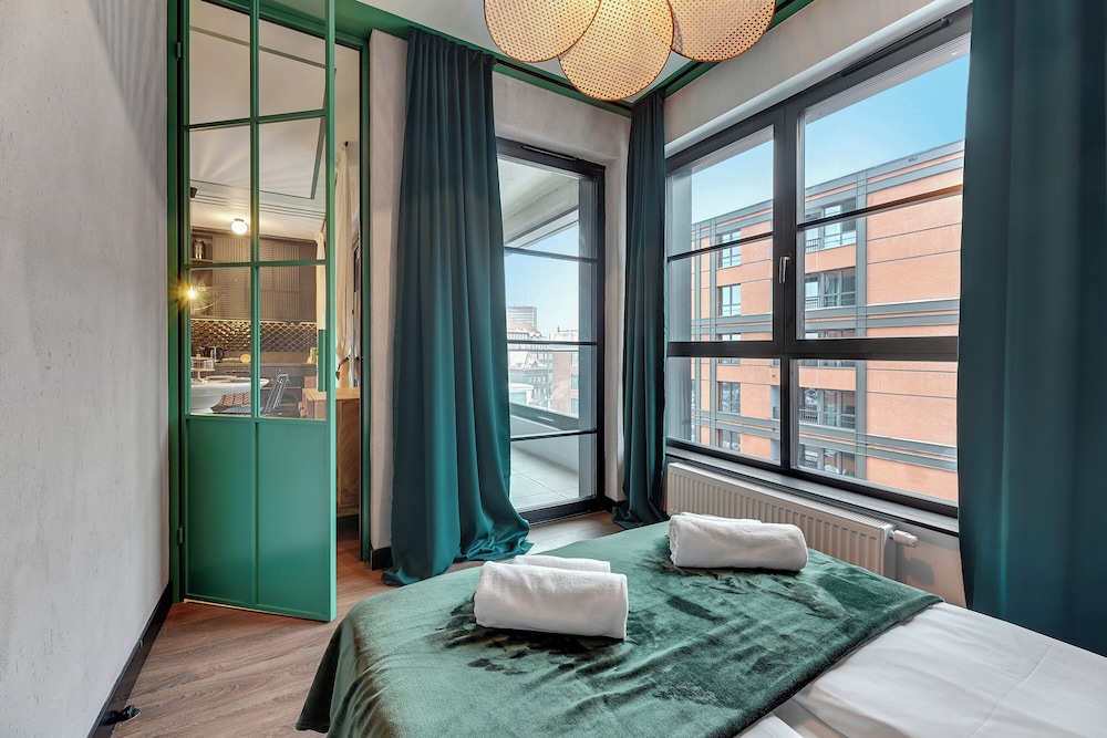 Doki Living - Foodhall & Parking by Downtown Apartments