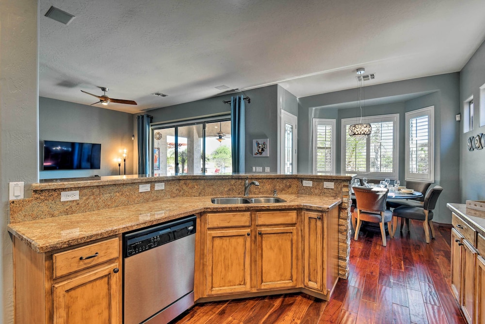 Poolside Paradise! Luxe Golf Getaway in Phoenix view 2