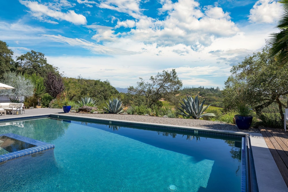 Kenwood Vista by Avantstay 7acres w Pool Fire Pit Vineyard Views