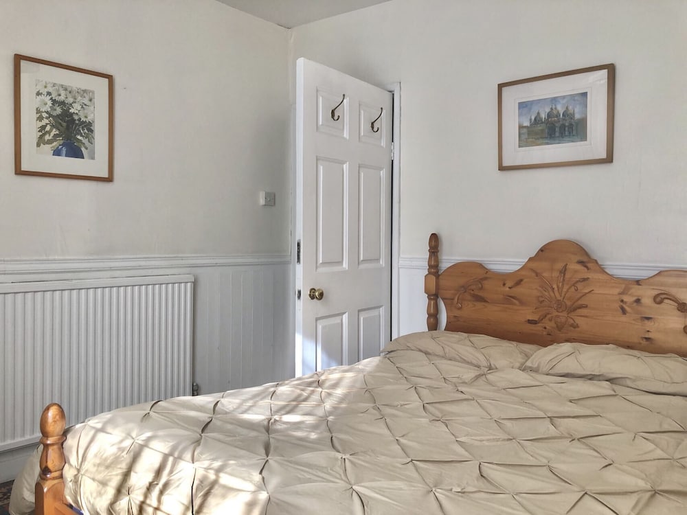 Entire Cottage Style Flat in Heart of Wallingford view 5