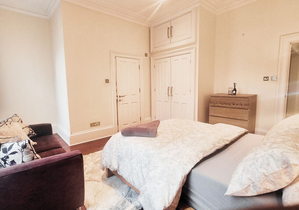 Luxurious & Spacious 2BR