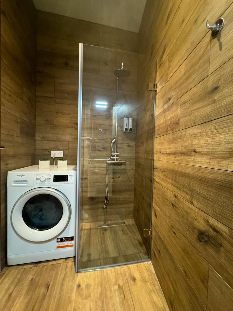 Ma Maison Acropolis Mansion 3bdr Suite N 6 400mbps