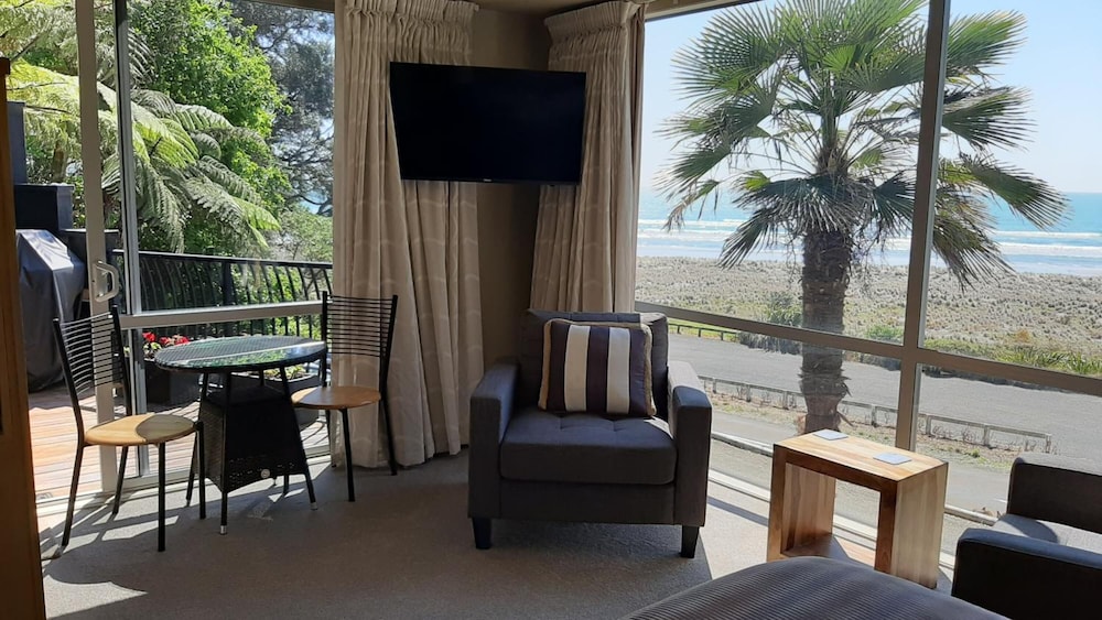 Ohiwa Beach Apartments Motel