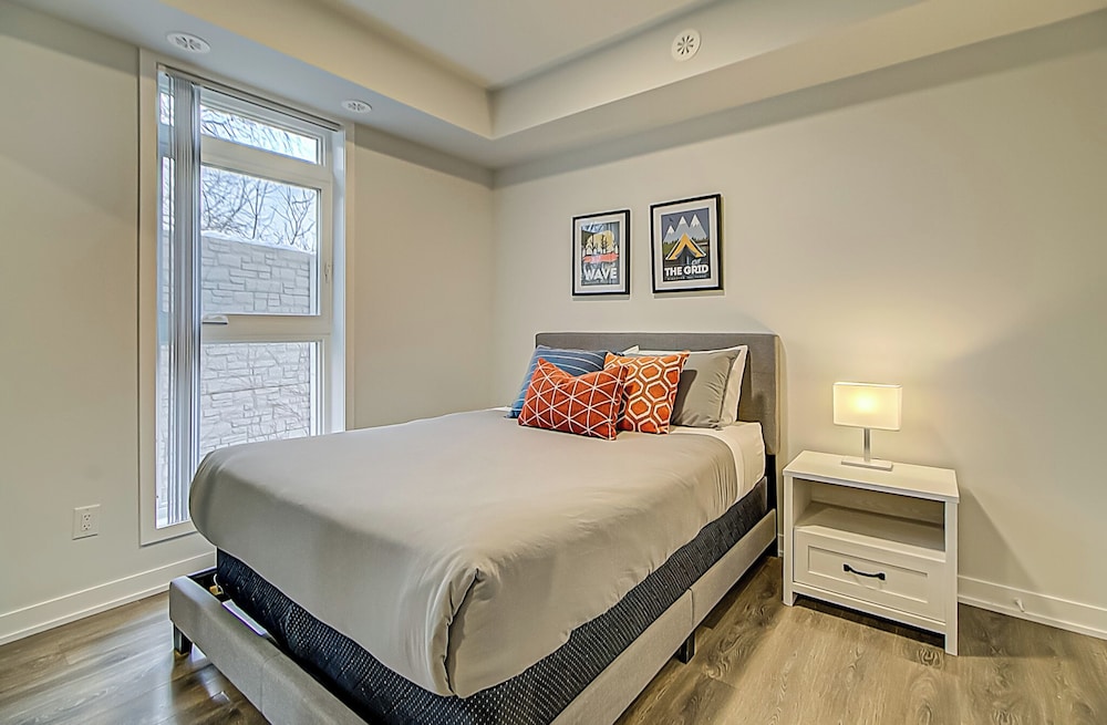 Modern 3BR Retreat Near Yorkdale Mall