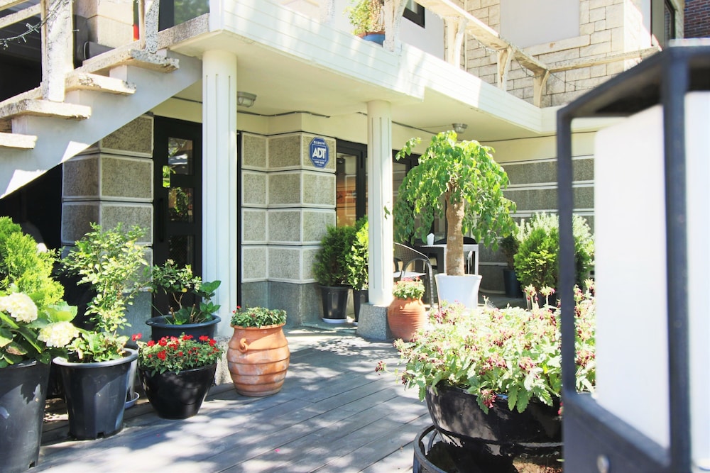 Hi Jun Guesthouse