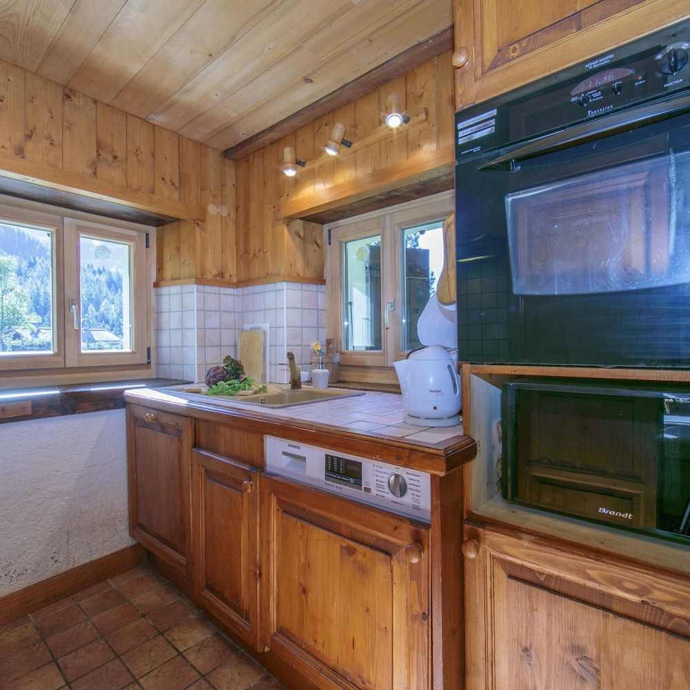 Chalet Du Croz RJ in Le Tour Argenti re