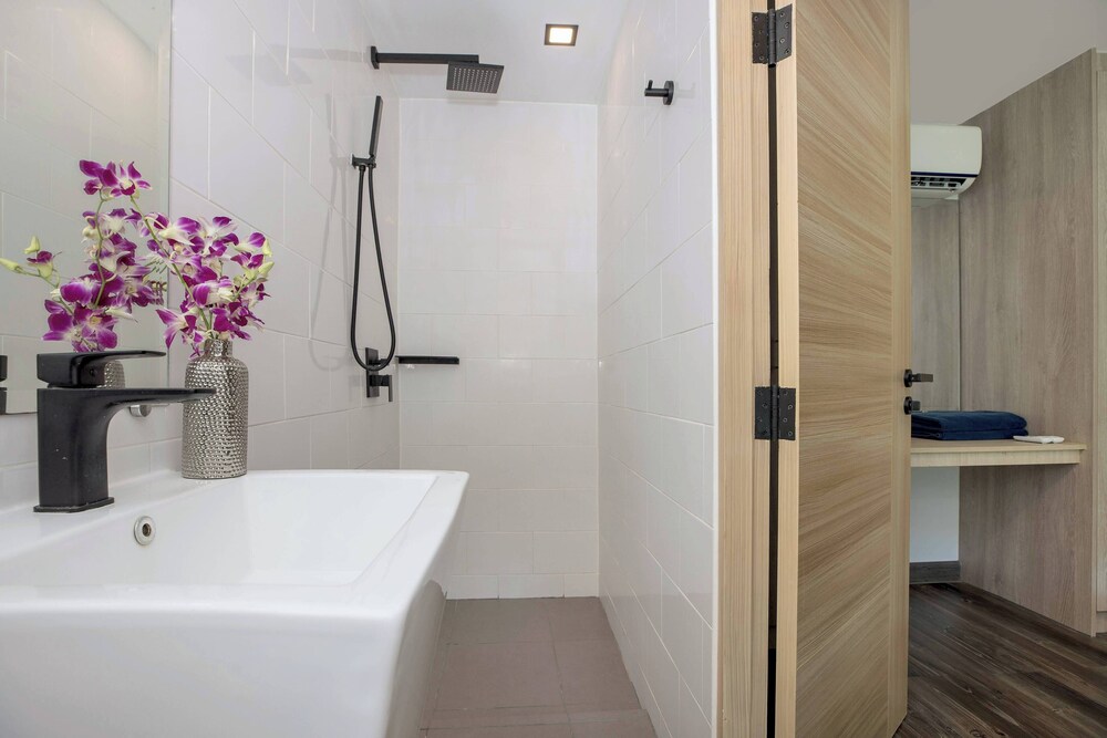Nai Harn Duplex near the Beach UTL B125