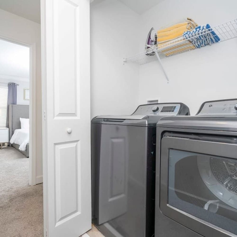 2941 Modern 4BD at Storey Lake