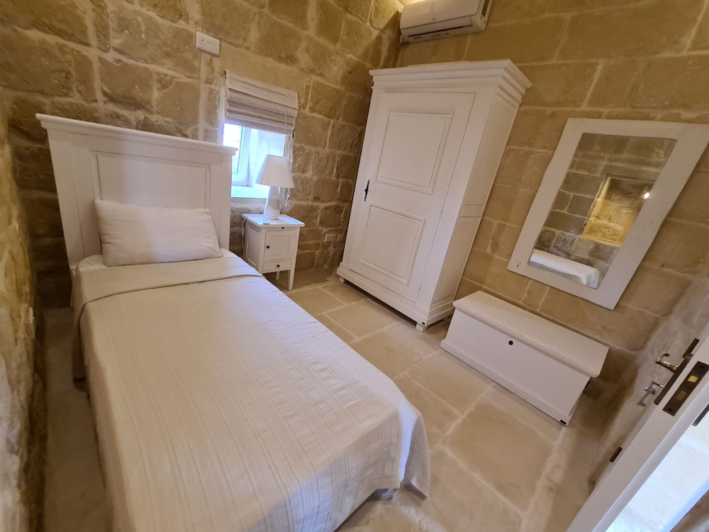 Farmhouse Villa in Gozo With Large Pool & Garden view 4
