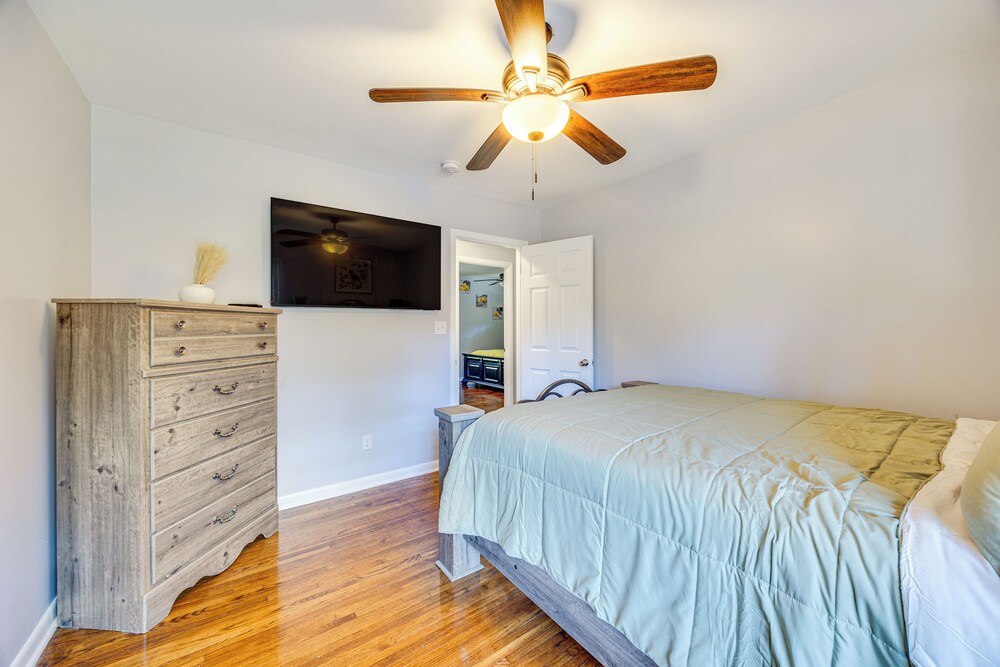 11 Mi to Dtwn Birmingham: Home w / Pool Table!