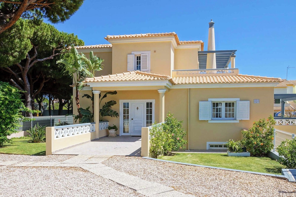 Villa Caly