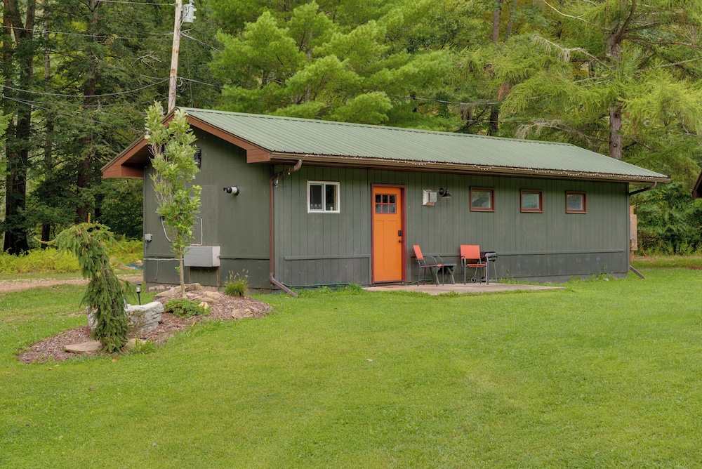 Community Rec Center: Outdoor Haven in Hillsgrove!
