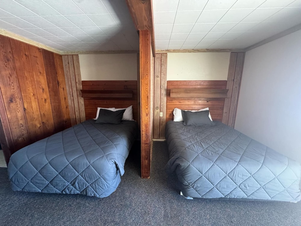 Sunset Oceanfront Lodging