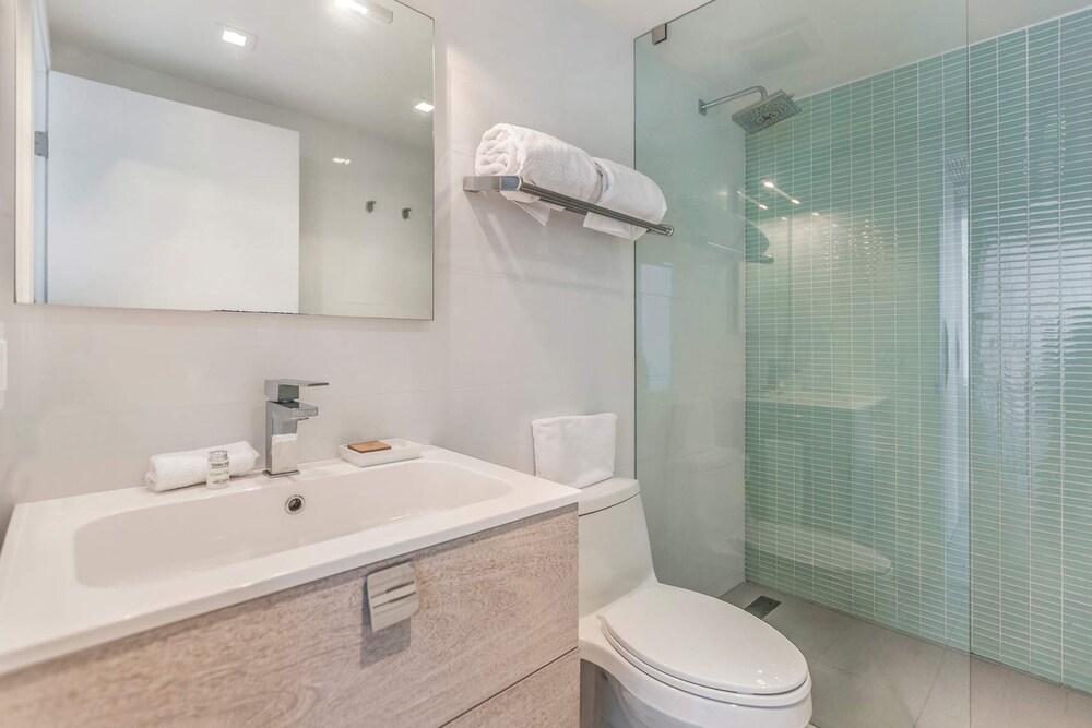 Private Condos at 1215 West by LMC - Image 5