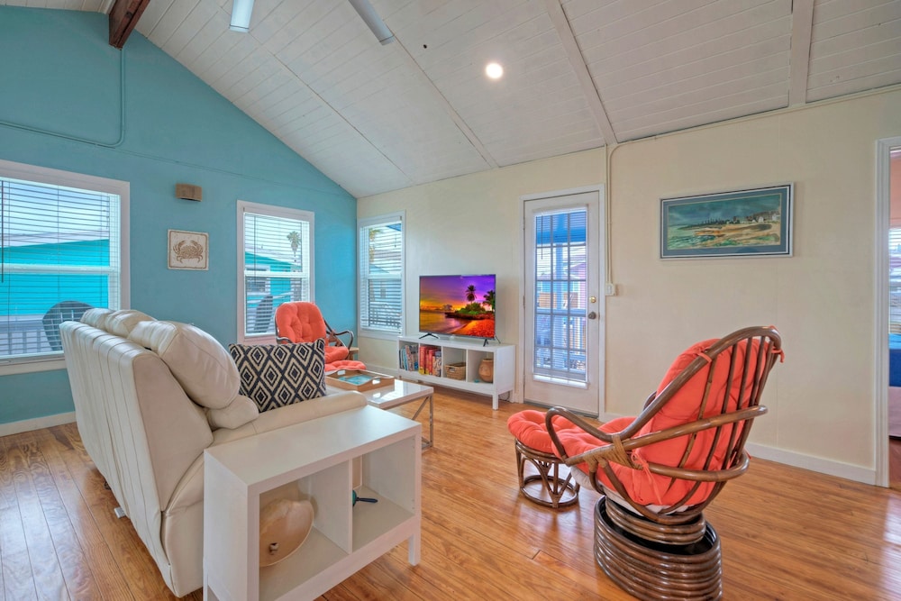 Port A Cottage by Avantstay Private Patio Deck Designed for Groups