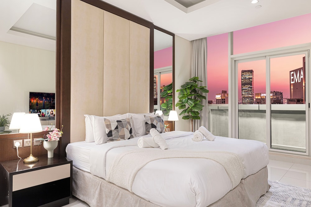 DAMAC Suites by Hostiva – Burj & Fountain