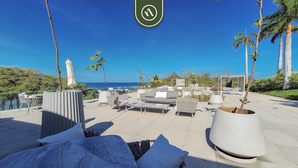 New 3BR Condo - Oceanview Terrace - Private Beach