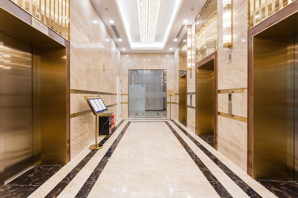 Lobby & Reception