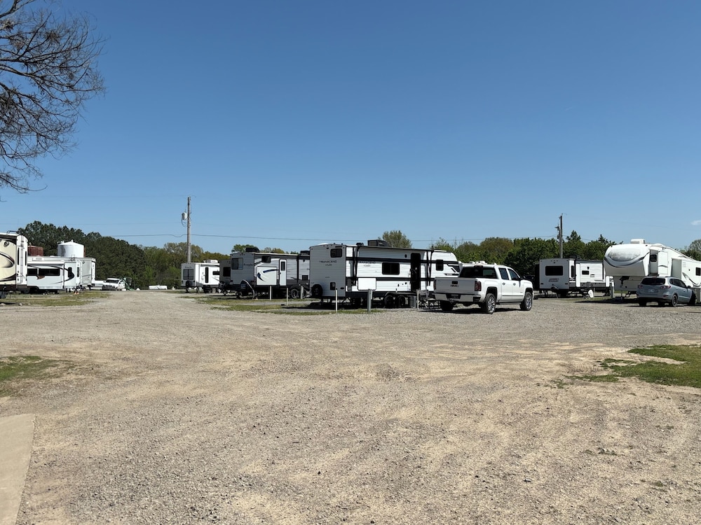 Twin Lakes Inn and RV