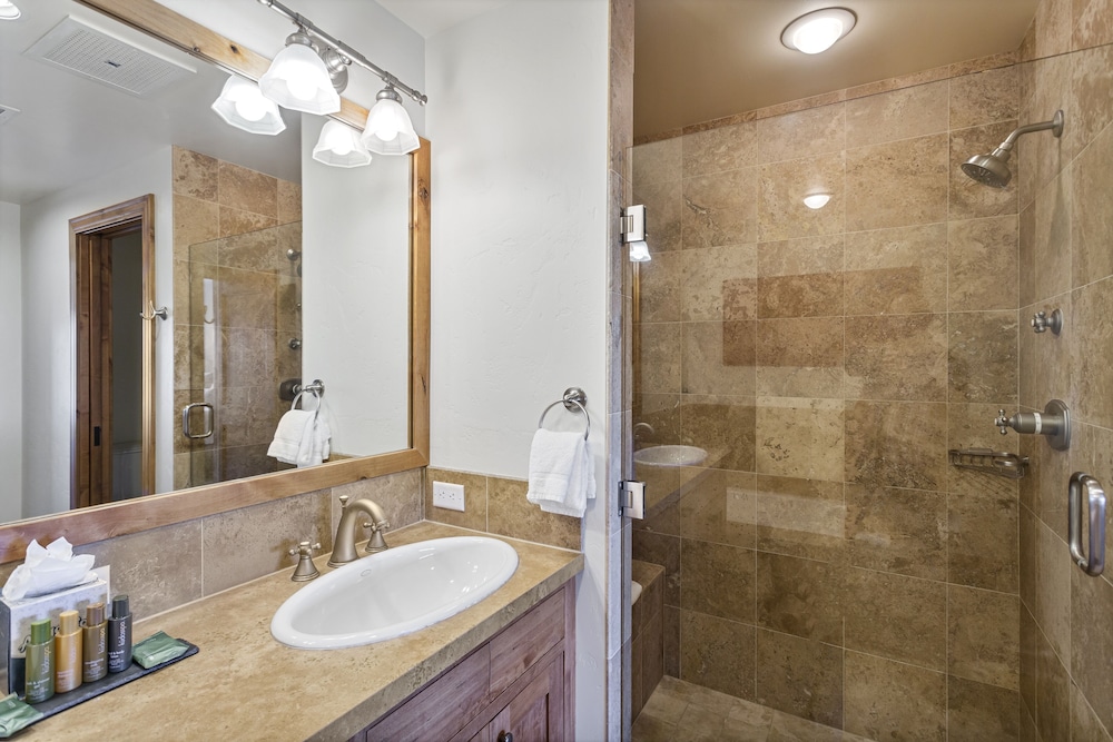 Shooting Star Lodge at Deer Valley Resort - Three Bedroom Deluxe Residence #201 3 Condo