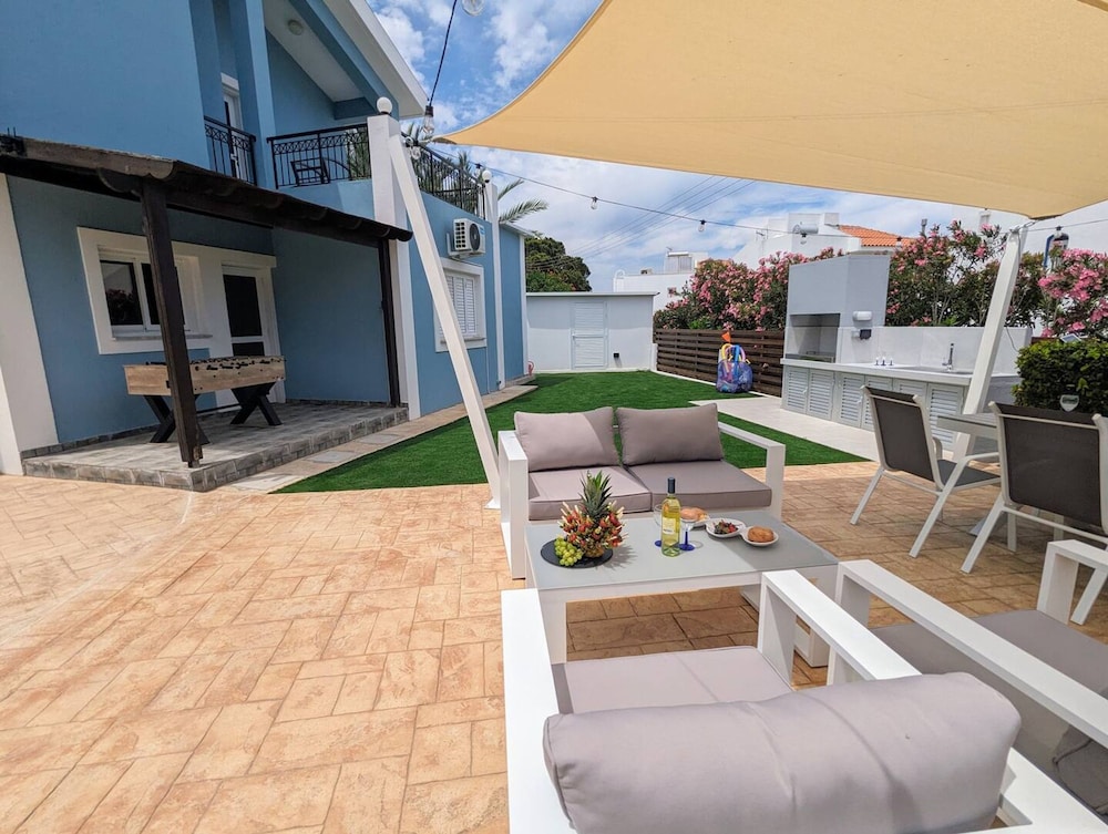 Blue Estia Villa - Pool Wifi Summer Breeze