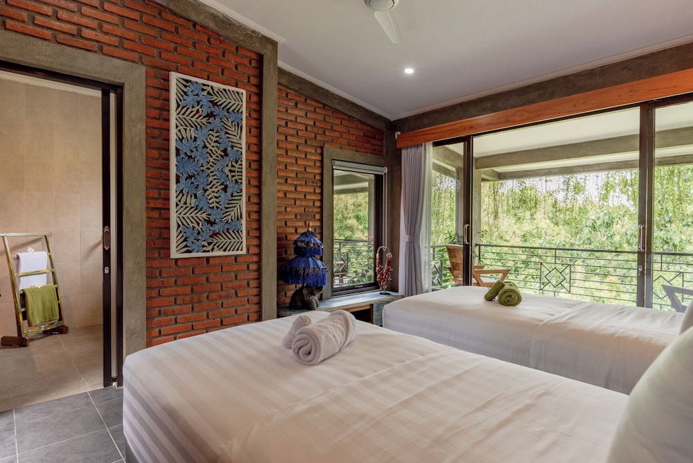 Alamanda Lovina Resort