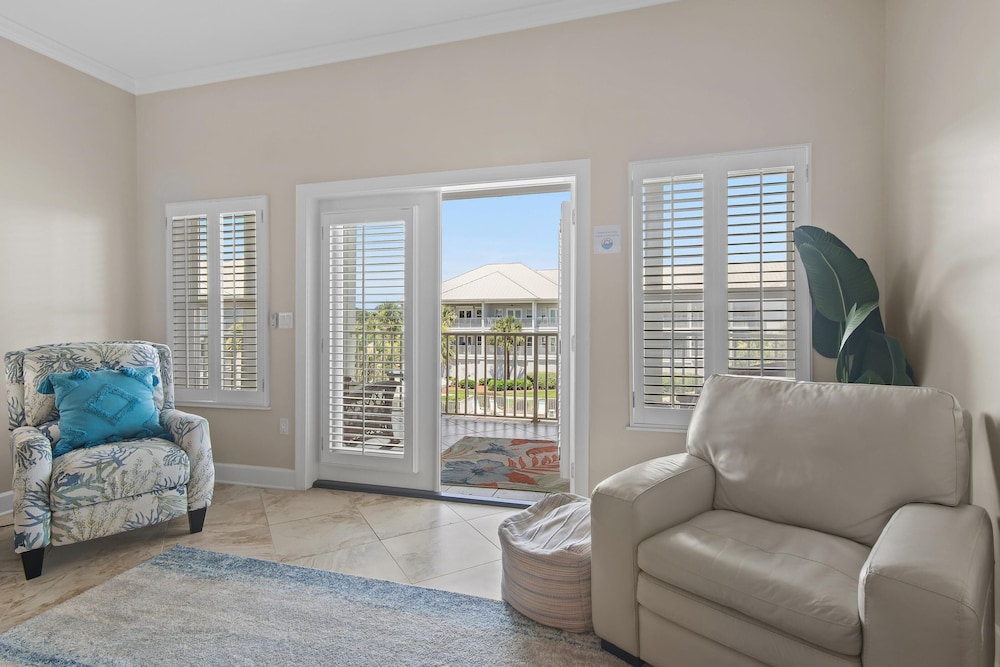 Pavilion Palms 203c