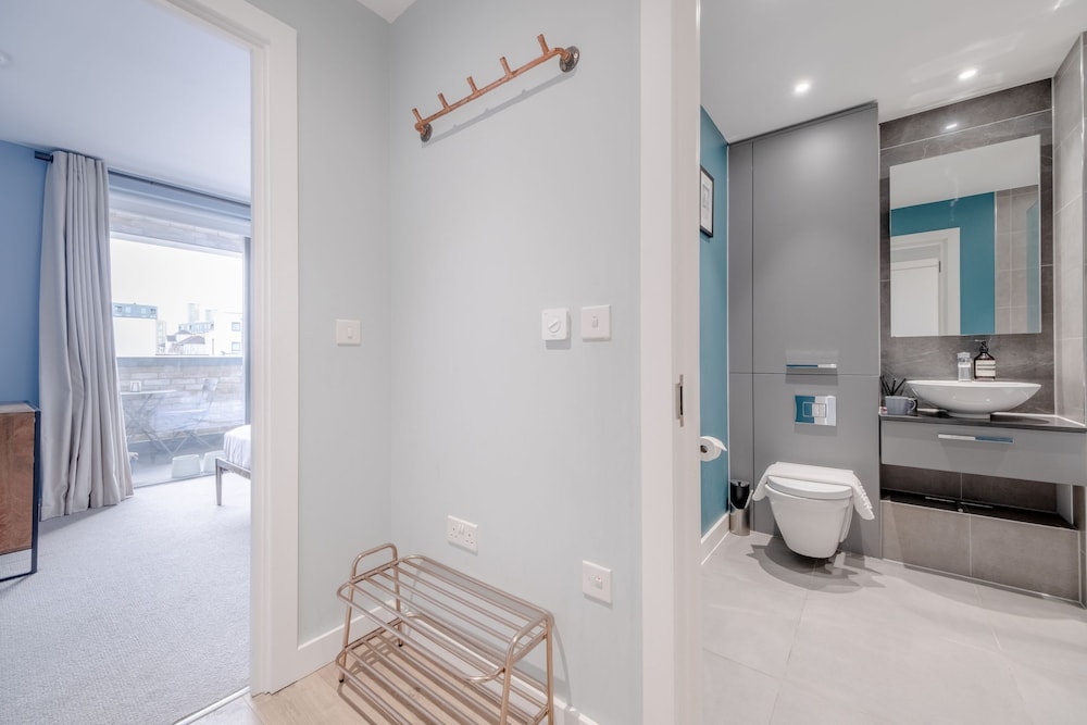 Light & Spacious 1bedroom Flat With Balcony - Mile End