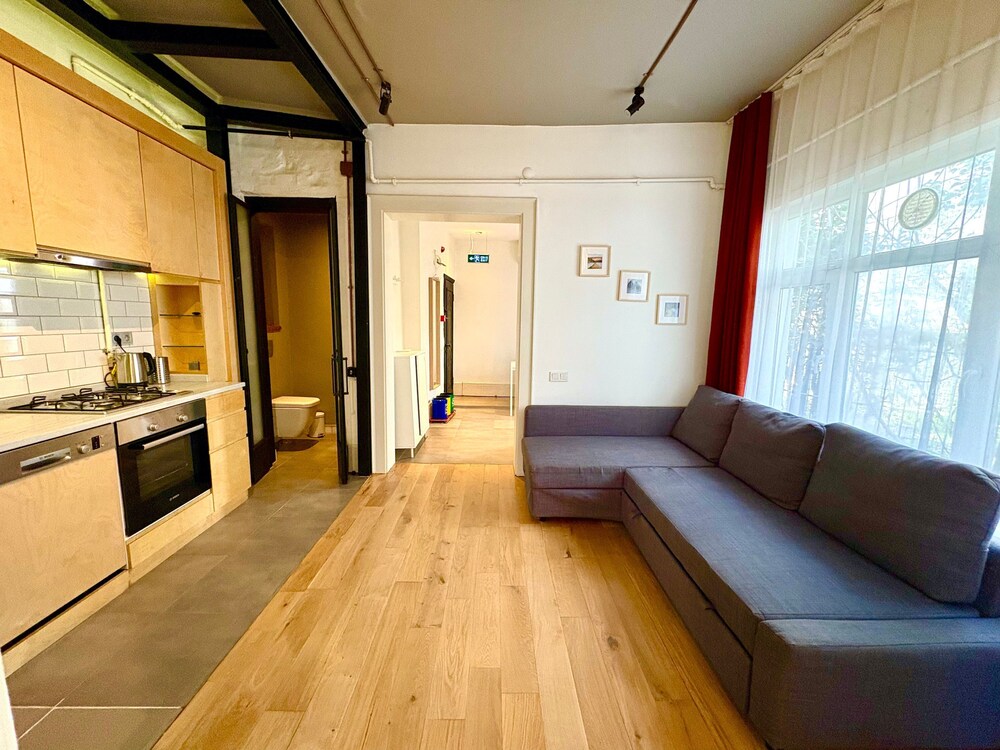 Galata Port Flats Chakra 2
