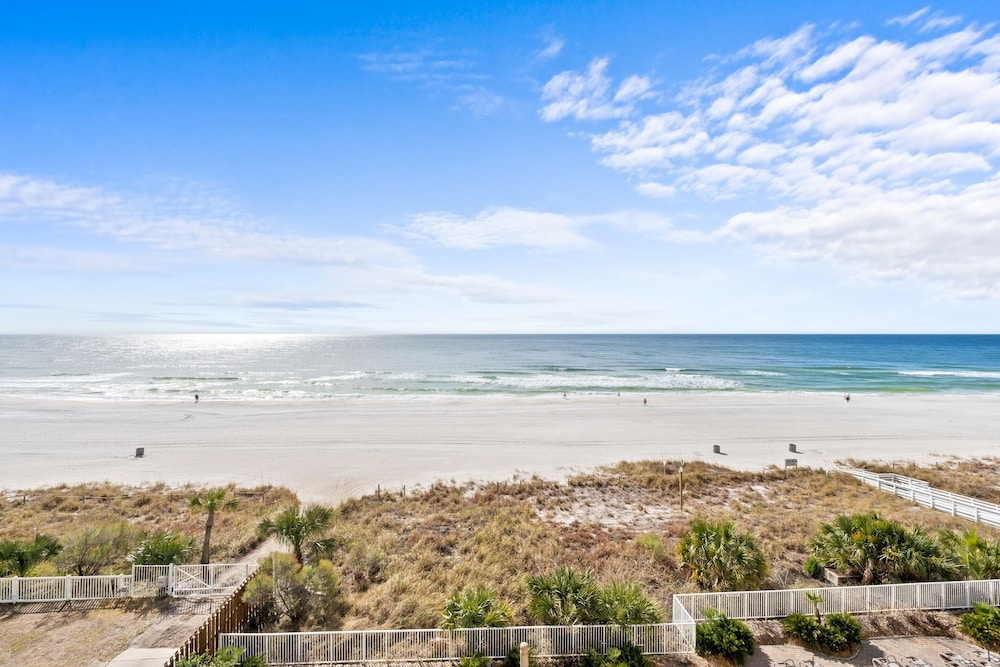 Twin Palms by Book That Condo
