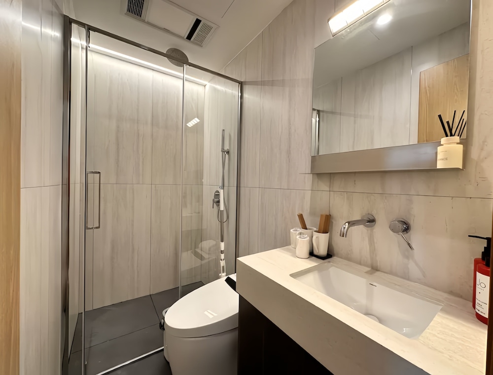 Shanghai Hills & Fan Stay