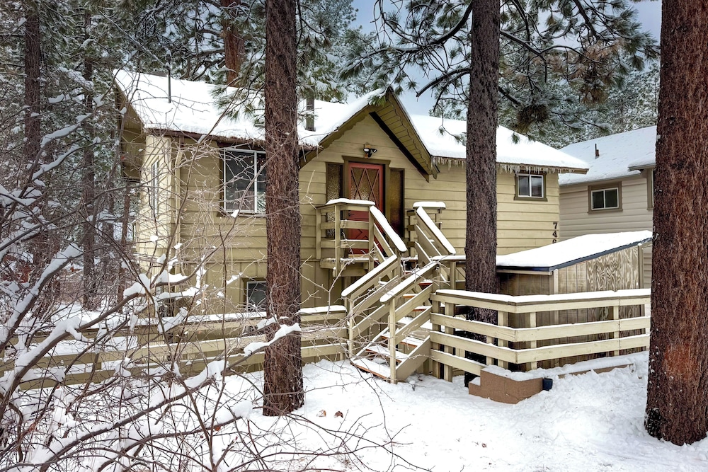 1 Mi to Slopes: Big Bear Ski Haven w/ Hot Tub