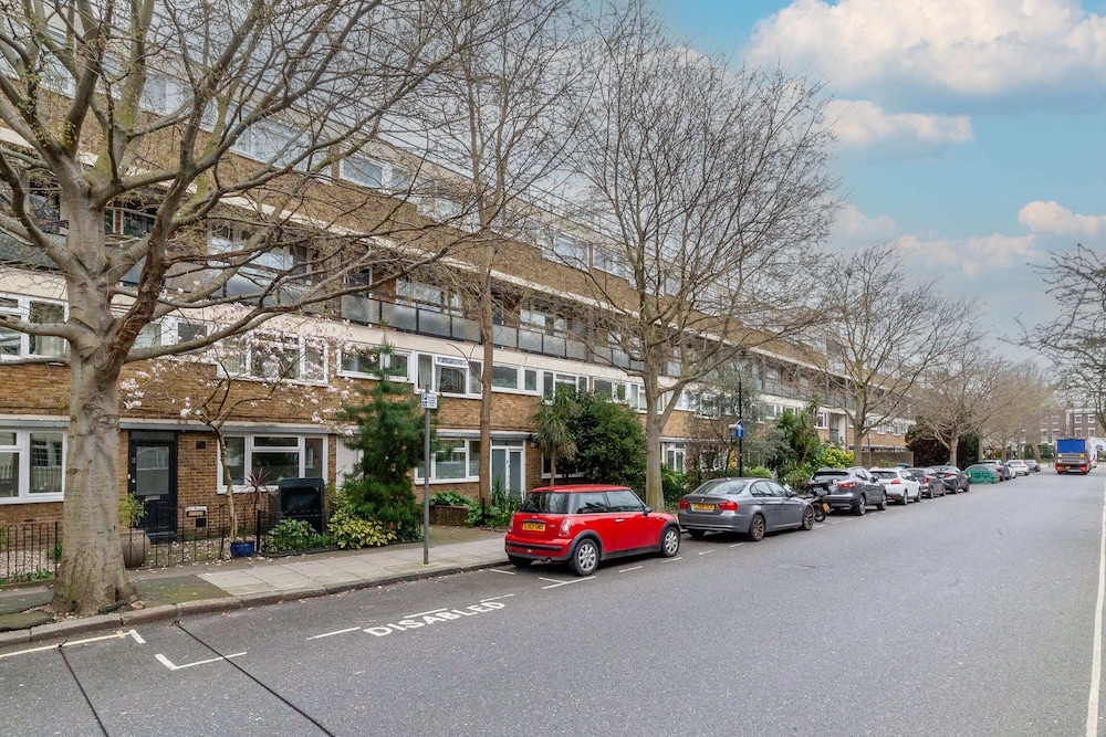 Excellent 3-bed Flat In Elephant & Castle