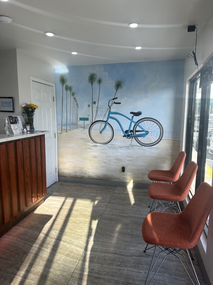 Super 8 by Wyndham Oceanside Downtown