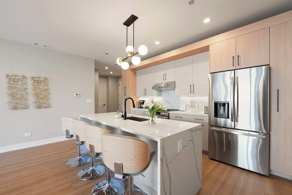 Chicago Modern Condo 2br2ba Balcony Free Park