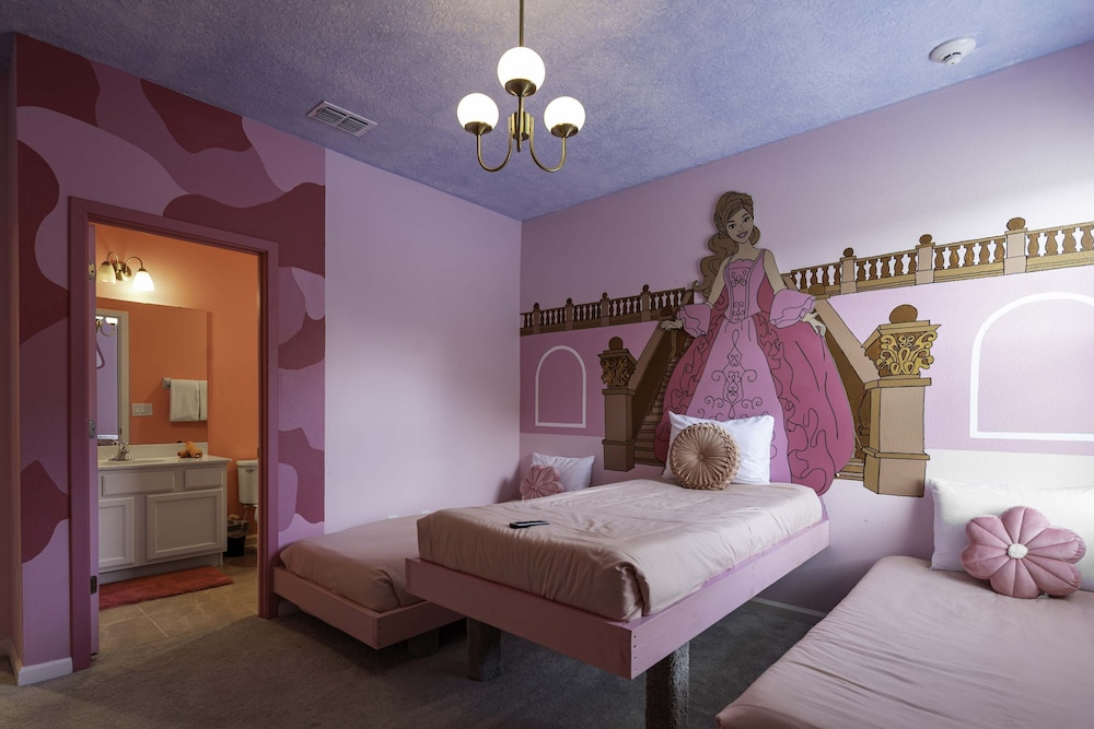 Family Villa w Pool Games n Themed Rooms