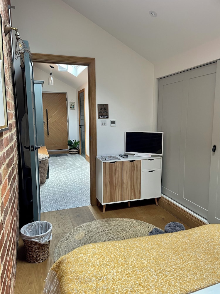 Open Plan Barn Conversion in Herefordshire view 3