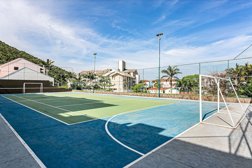 Apt w Balcony and Barbecue 260m Praia Brava Coi302