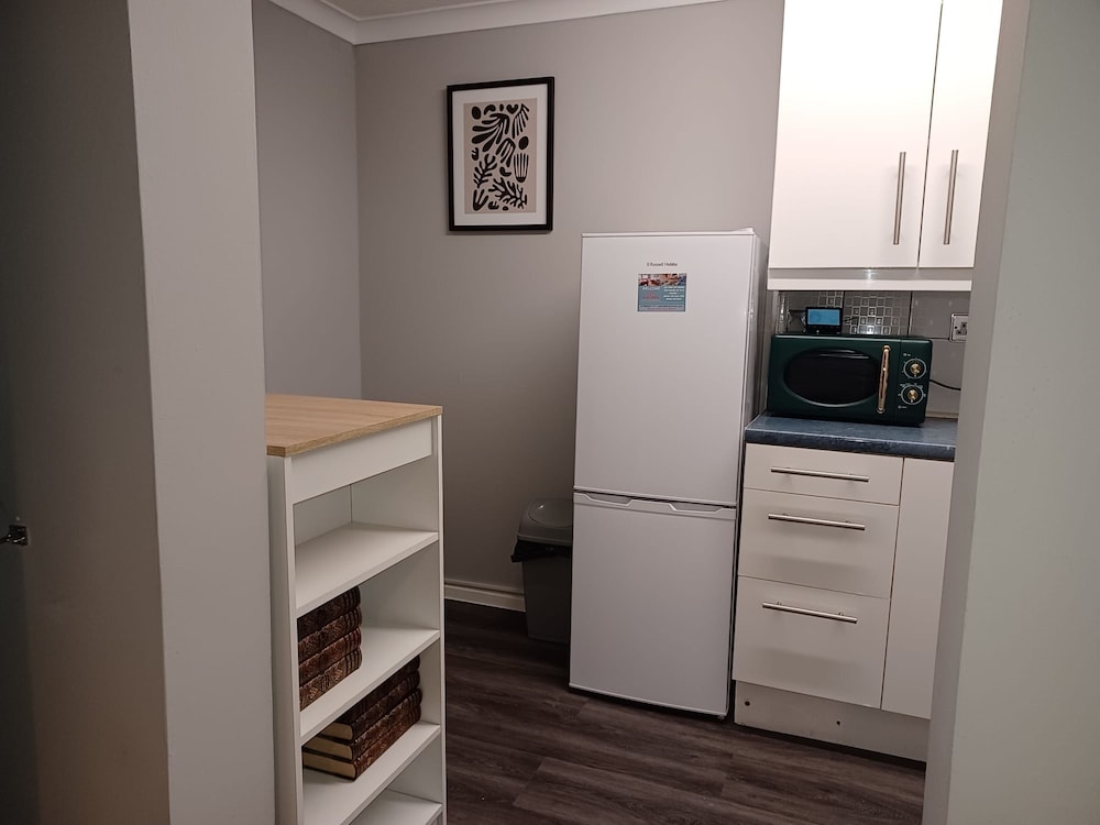MALTING-GREEN DOOR-One Bedroom Apartment