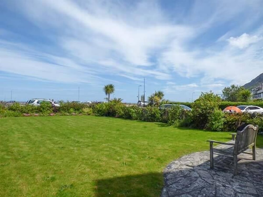 Sea View Apartment view 3