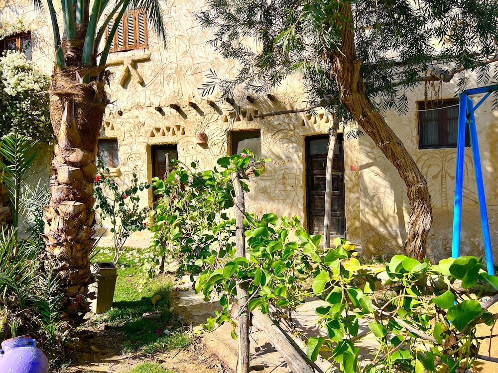 Zad Elmosafer Guest House