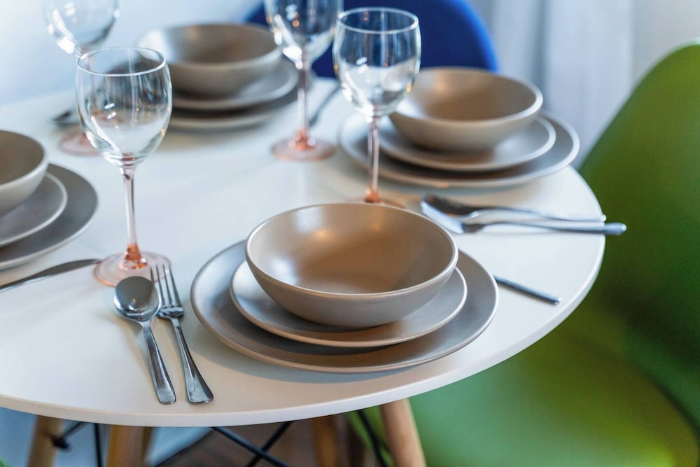 Sleek and Cozy 1BR Resorts World Nearby