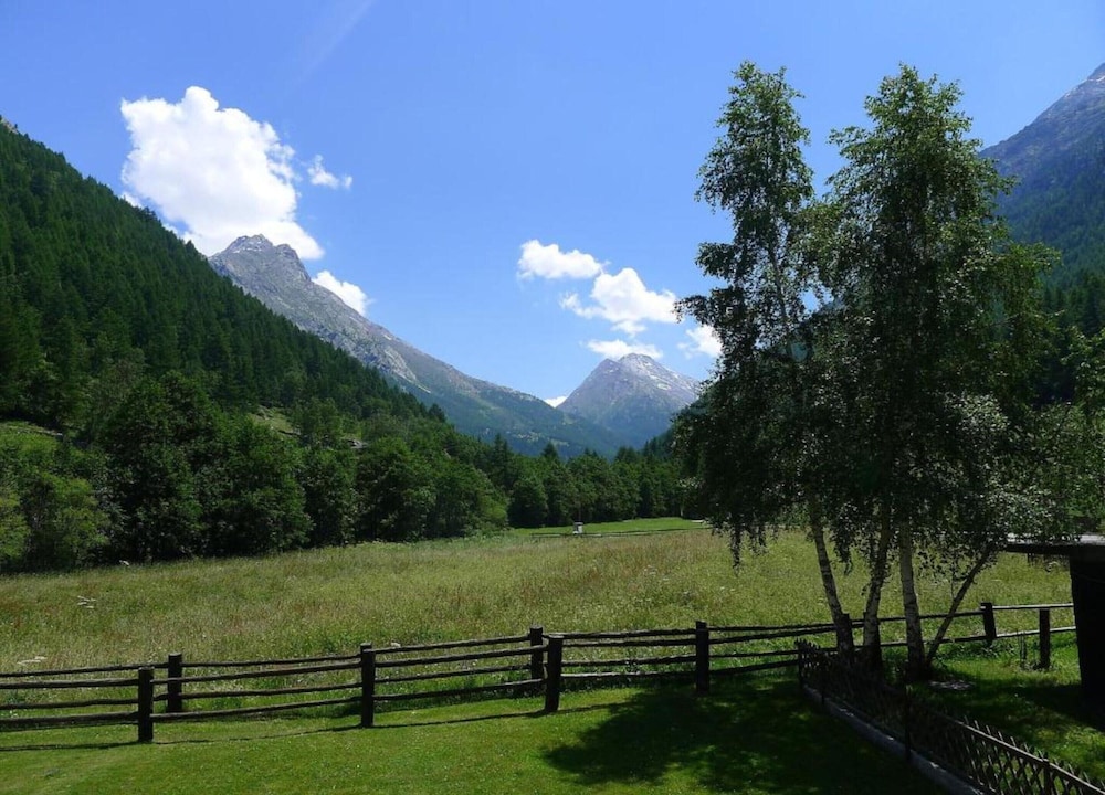 Mountain Stay With Balcony