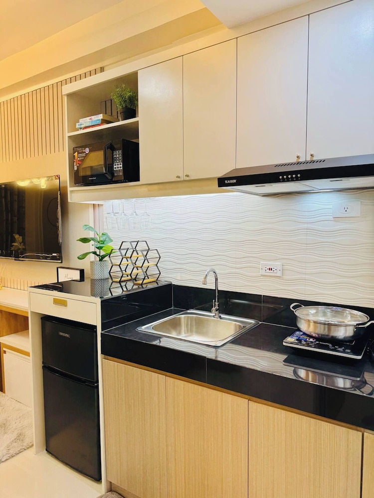 Stylish Condo Room in Iloilo City With Shared Pool